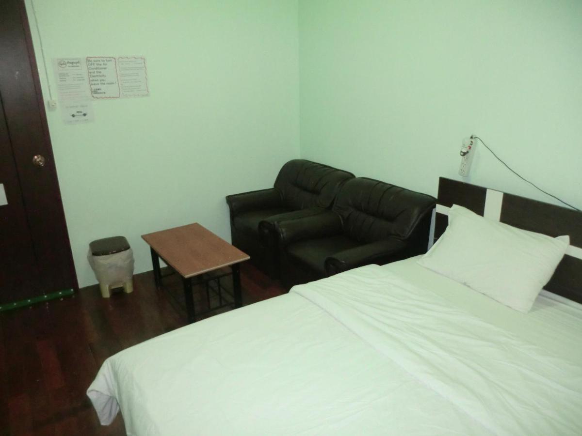 Asrama Sakura House *