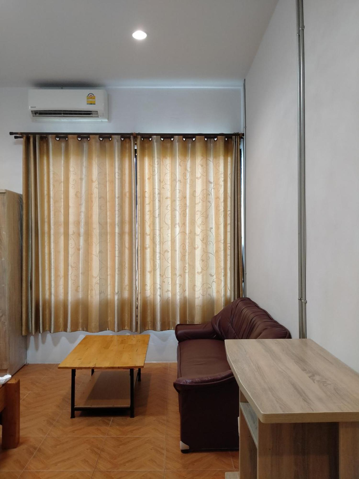 Asrama Sakura House